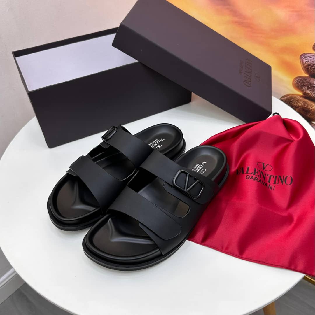 Valentino Garavani VLogo Signature Buckle