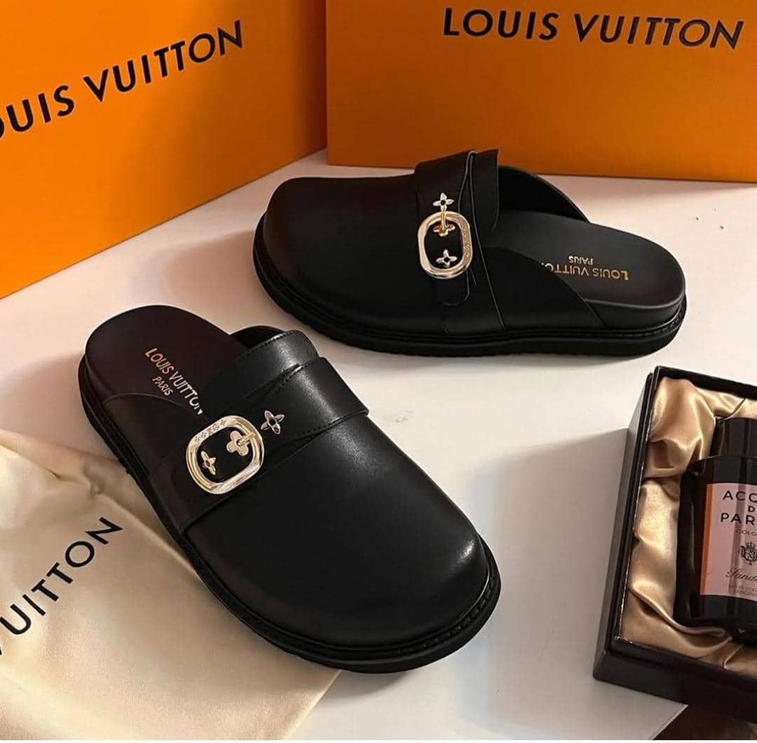 Louis Vuitton LV Cosy Flat Comfort Clogs in Black Leather
